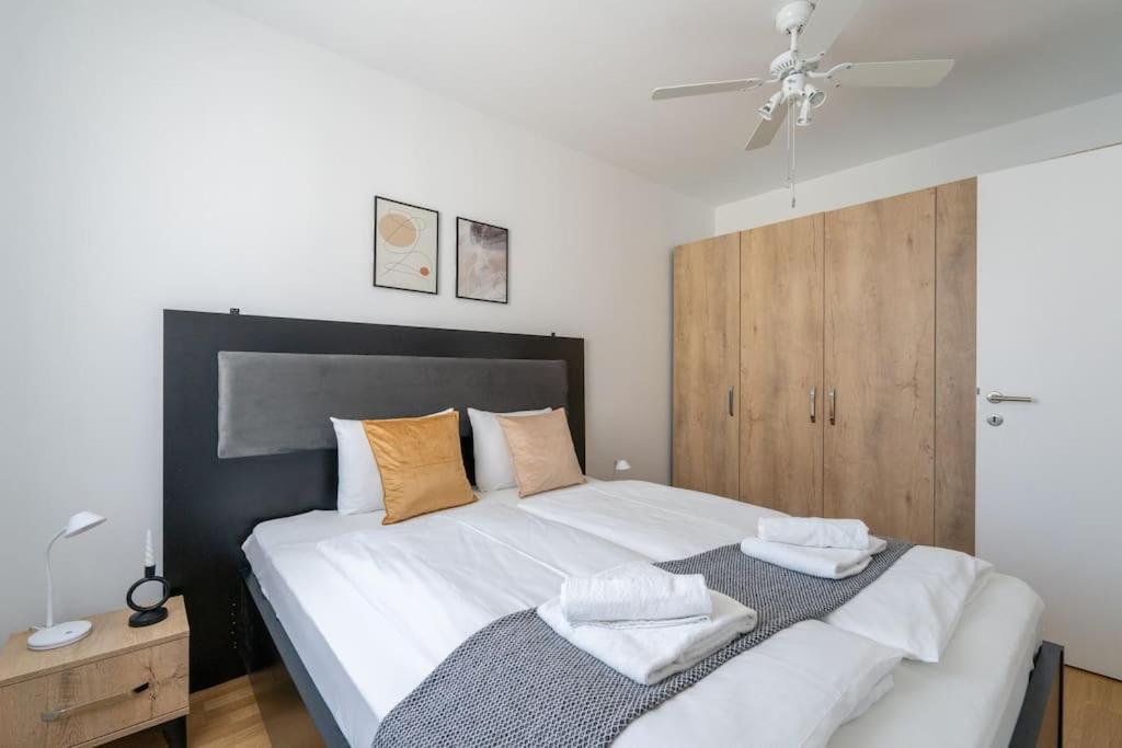 Stylish 1br Escape, Quick By Hm Apartment